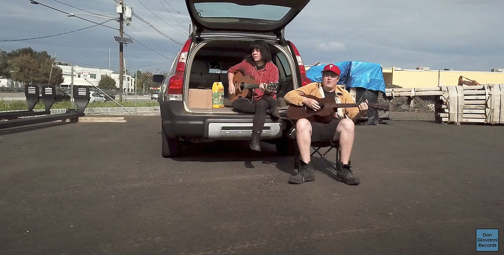 Modern Hut (Joe of Don Giovanni + Marissa of Screaming Females) prep LP2 (new video)