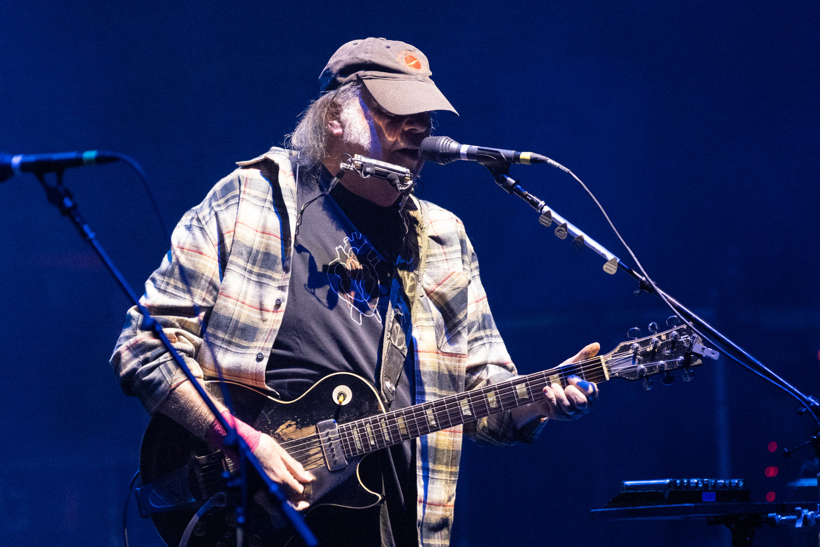 Watch Neil Young play ’80s deep cut “My Boy” for the first time since 1983