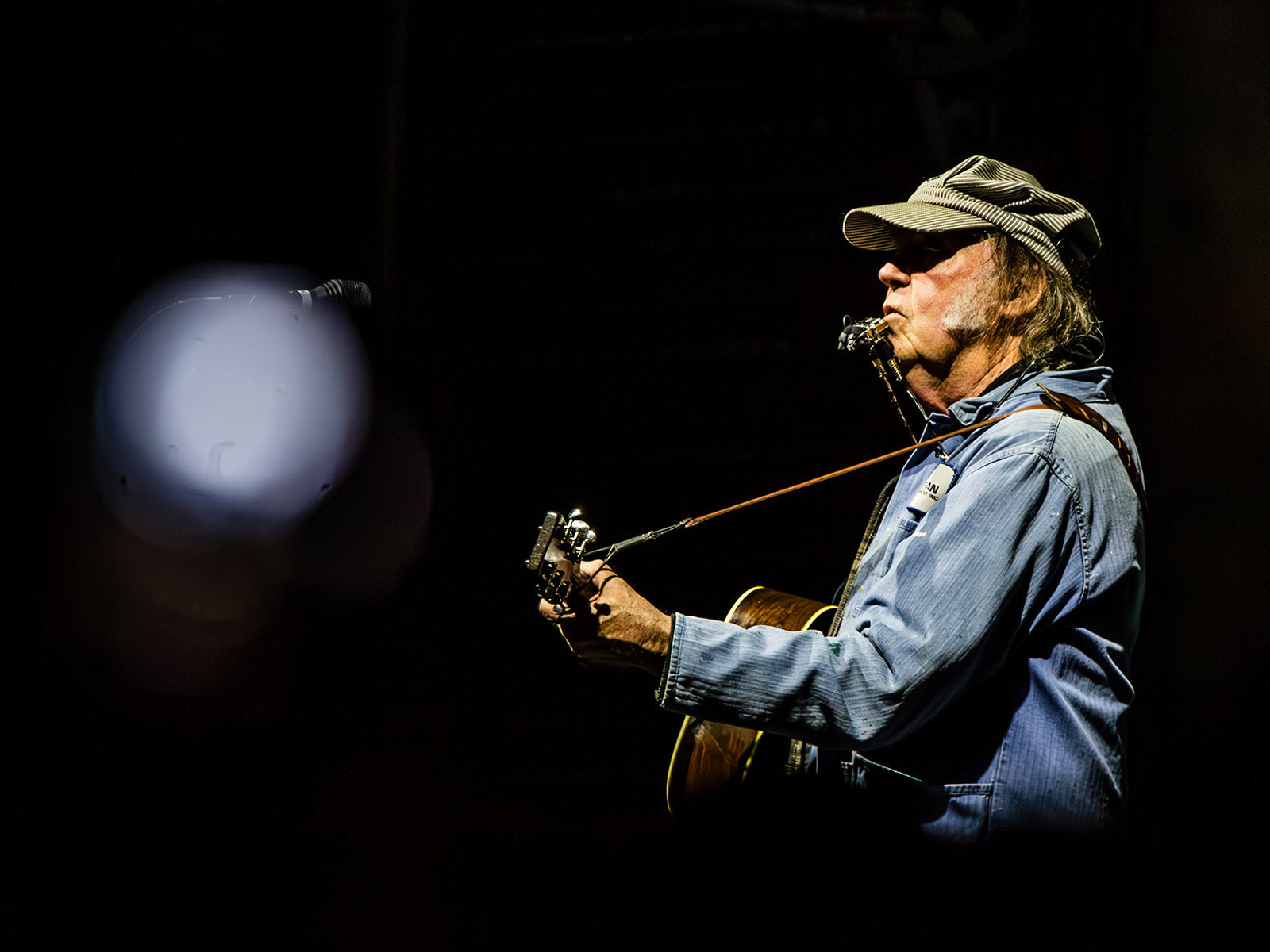 Neil Young & Crazy Horse cancel remaining tour dates: “Health is # 1”