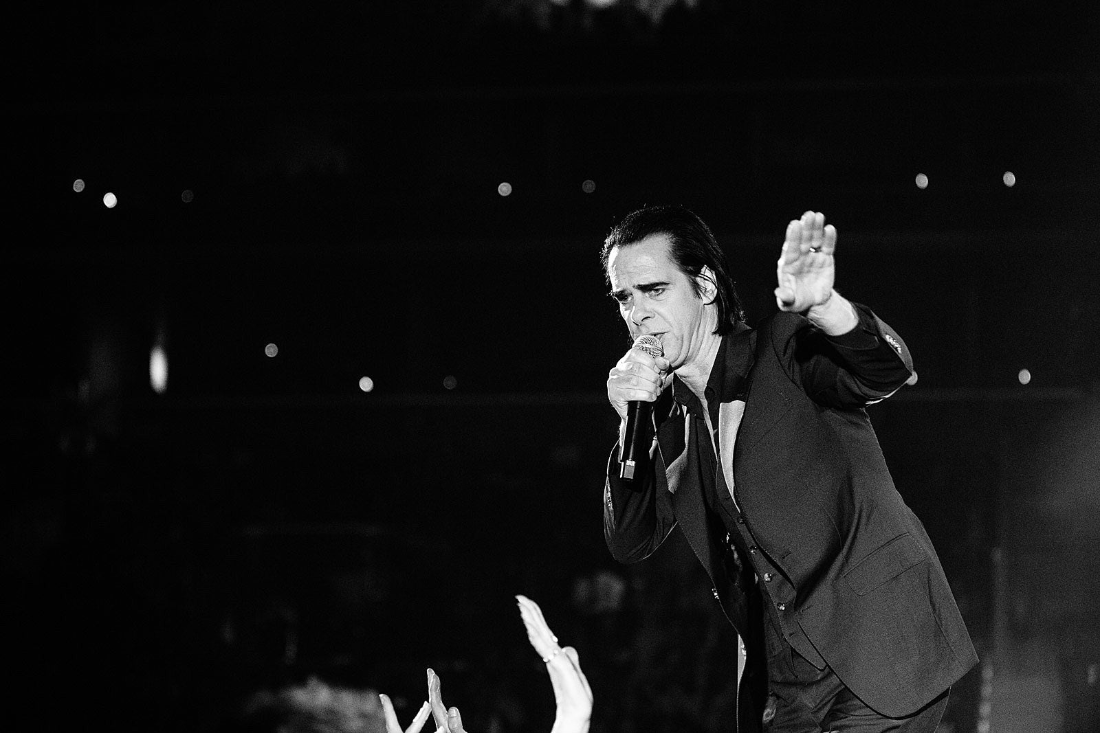 Nick Cave responds after someone refers to his fans as “pretentious fat lesbians”