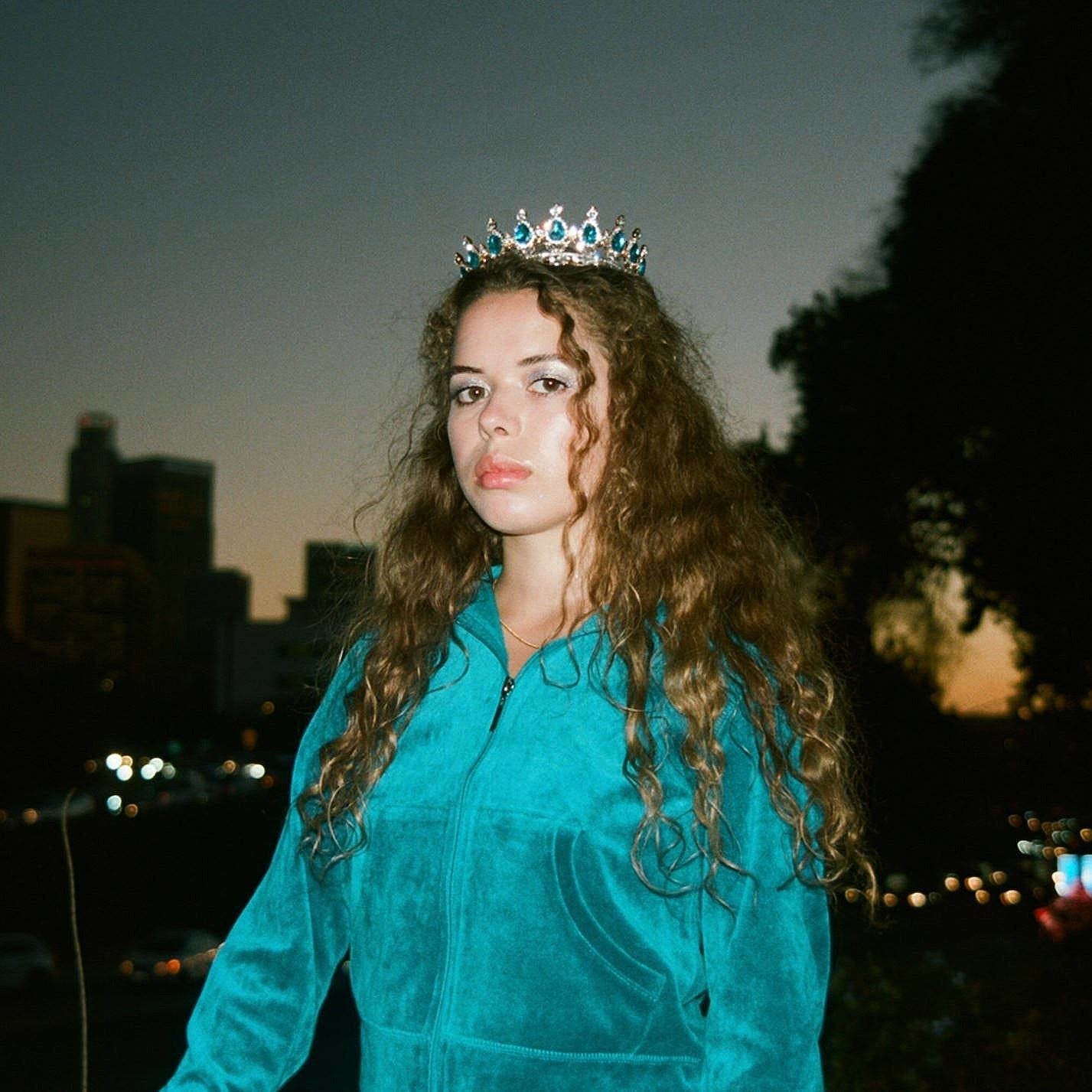 Nilufer Yanya shares “Tears” from new LP, expands tour