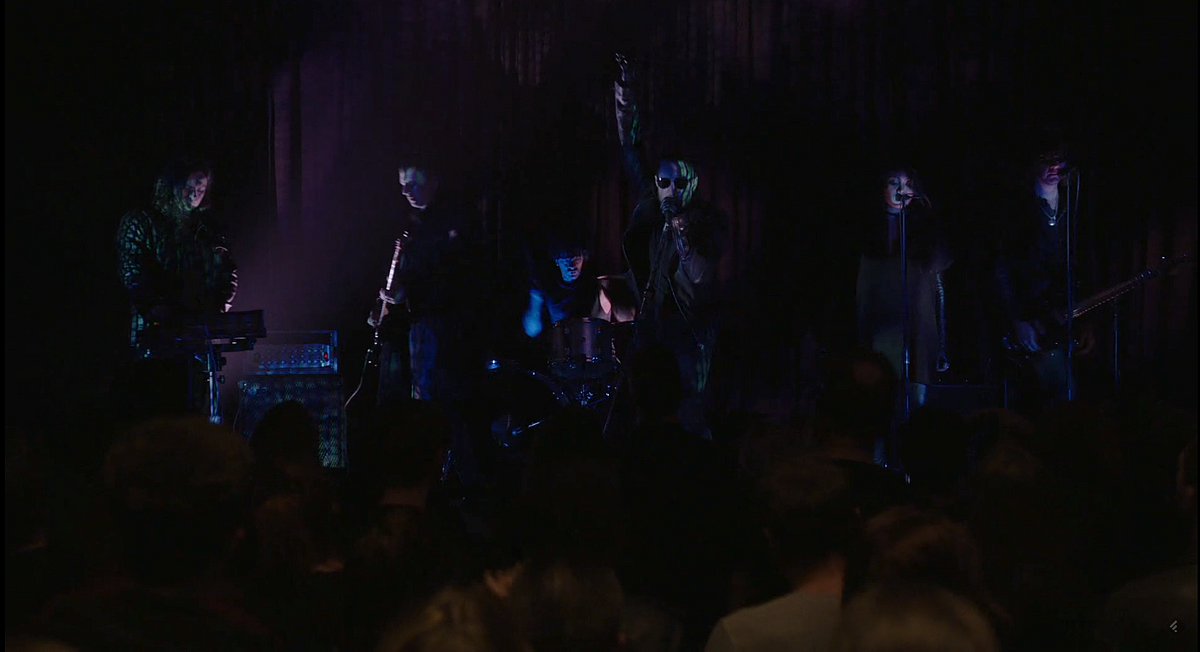 tonight’s ‘Twin Peaks’ had Nine Inch Nails playing “She’s Gone Away”