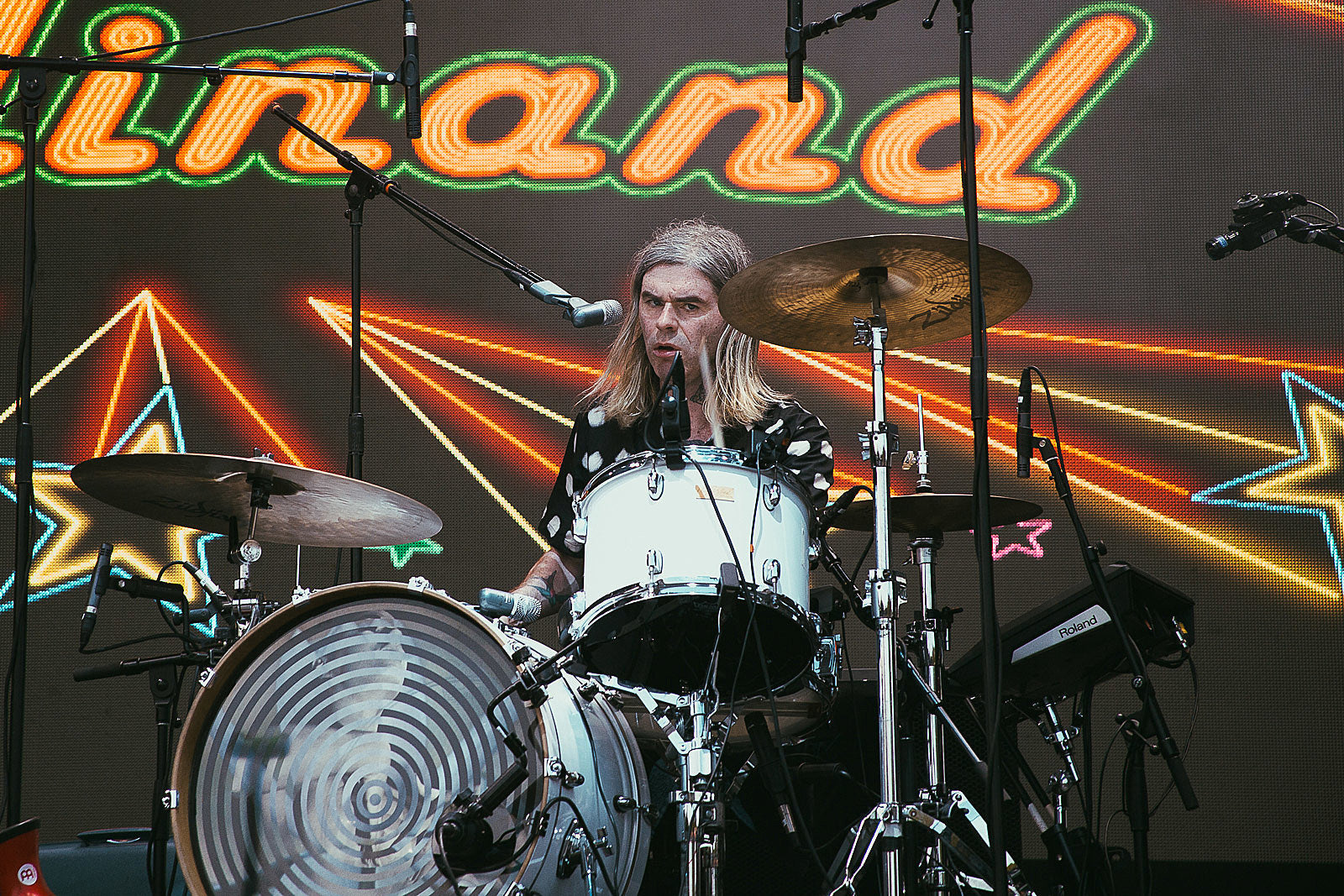 Franz Ferdinand drummer injured by falling art, being replaced on tour