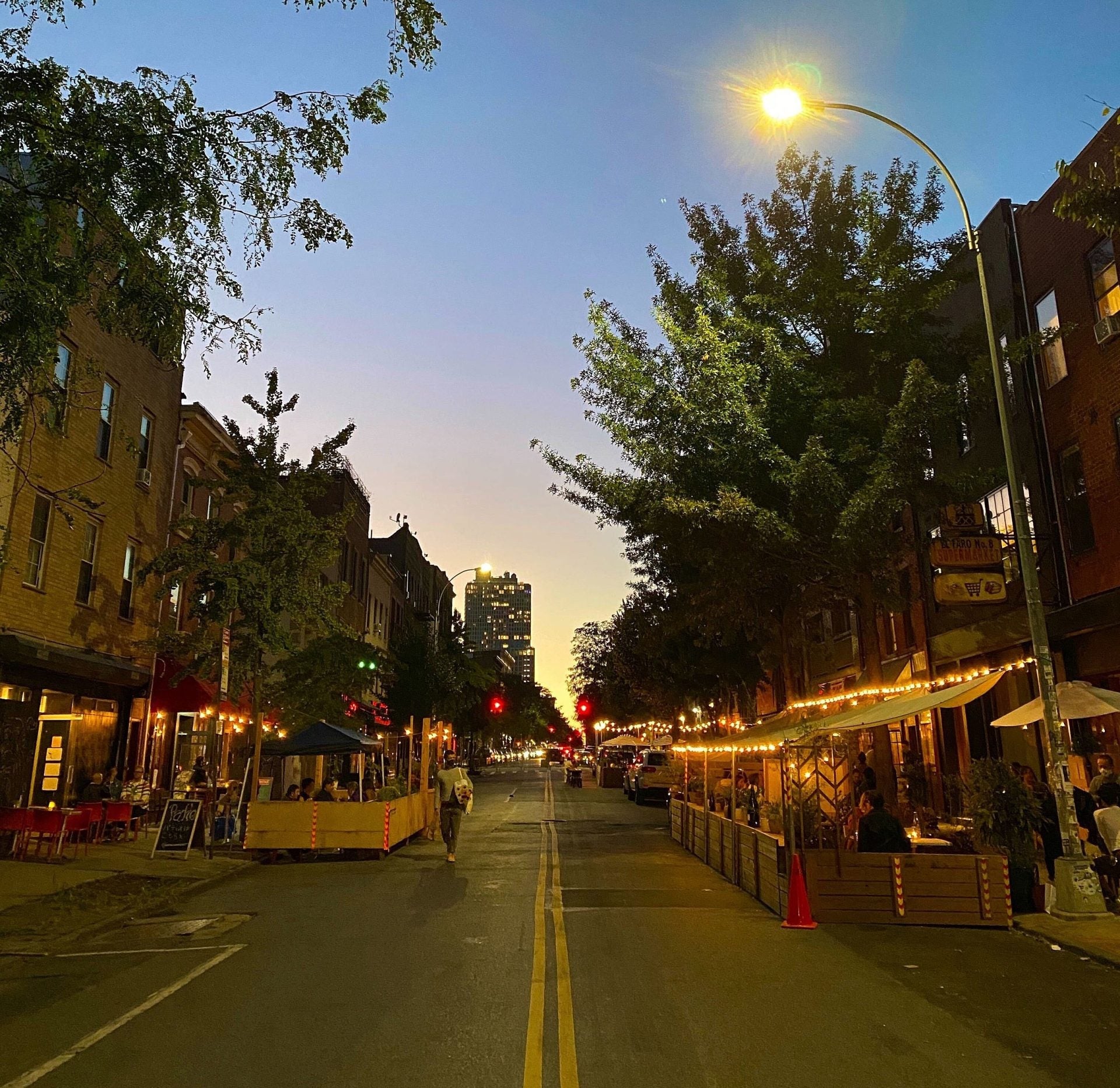 De Blasio makes expanded outdoor dining in NYC “permanent and year-round”