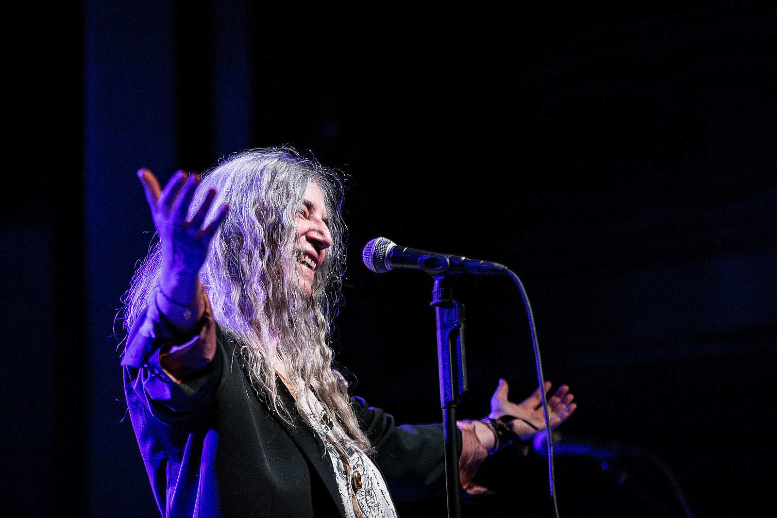 Patti Smith paying tribute to Robert Mapplethorpe at Brooklyn “NY PopsUp” performance