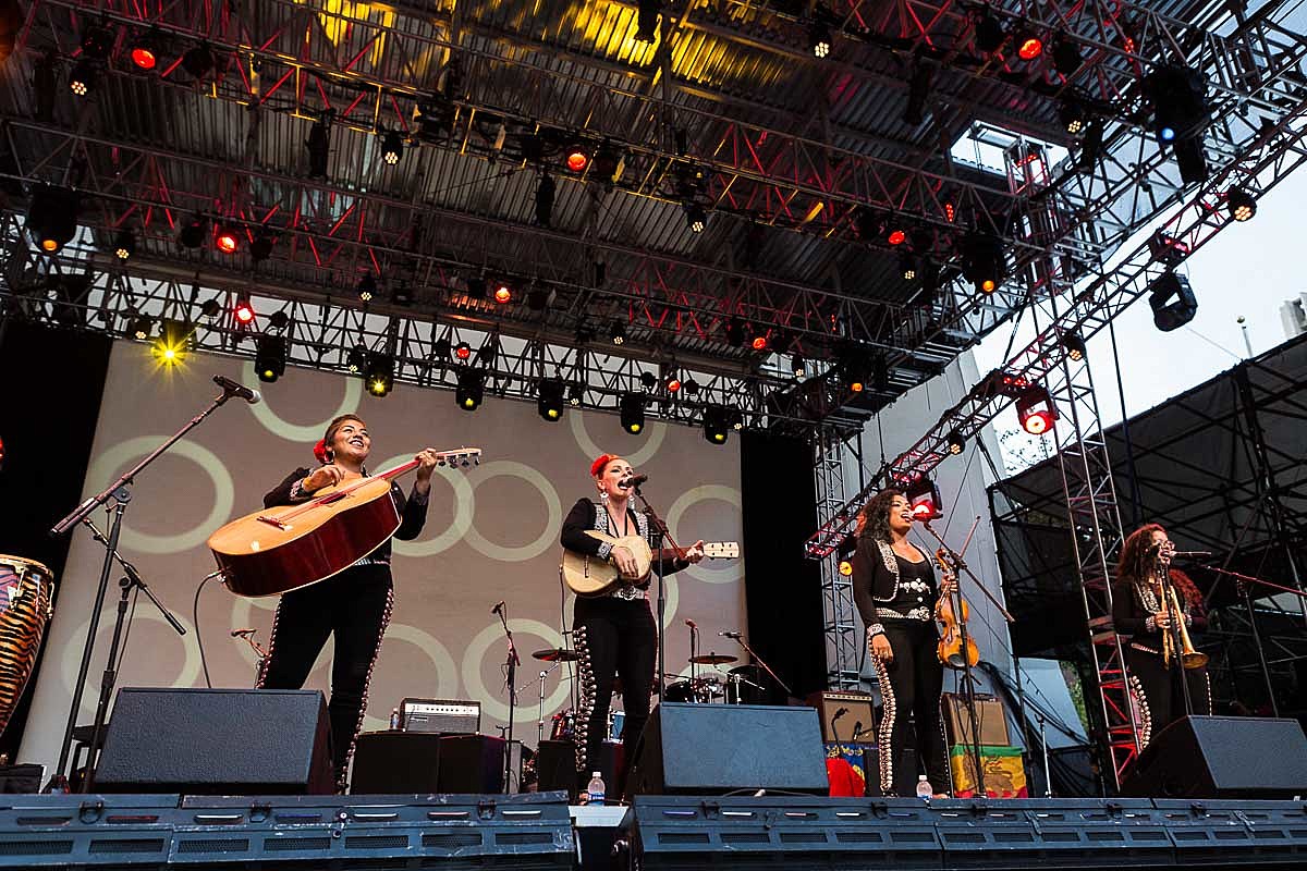 Patti Smith and Mariachi Flor de Toloache played 2016 Lincoln Center Out of Doors Fest kickoff (pics)