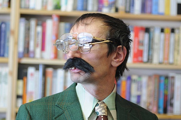 Paul de Jong (The Books) made a video for “Age of the Sea,” touring