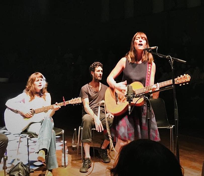 Feist performed with Jenny Lewis & Kings of Convenience at People Festival (watch)