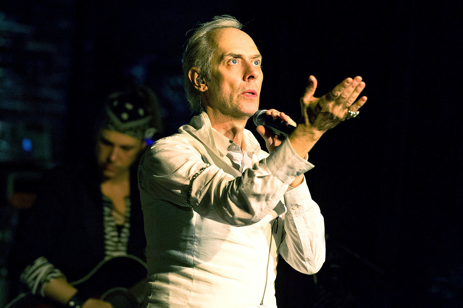 Bouncer fired after eating hamburger at Peter Murphy show