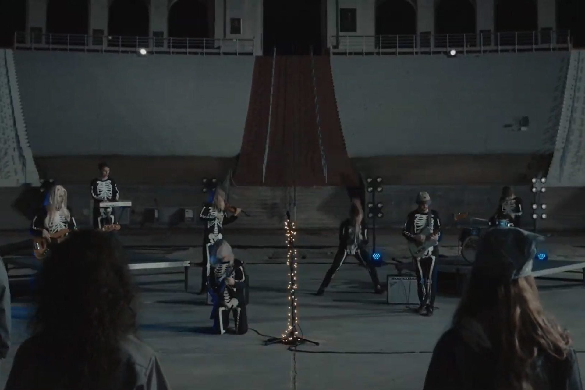 Phoebe Bridgers plays a socially distanced show in her new “I Know The End” video (watch)