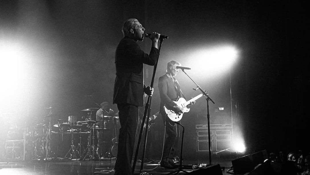 Watch Queens of the Stone Age debut new song & play live rarities in Chicago