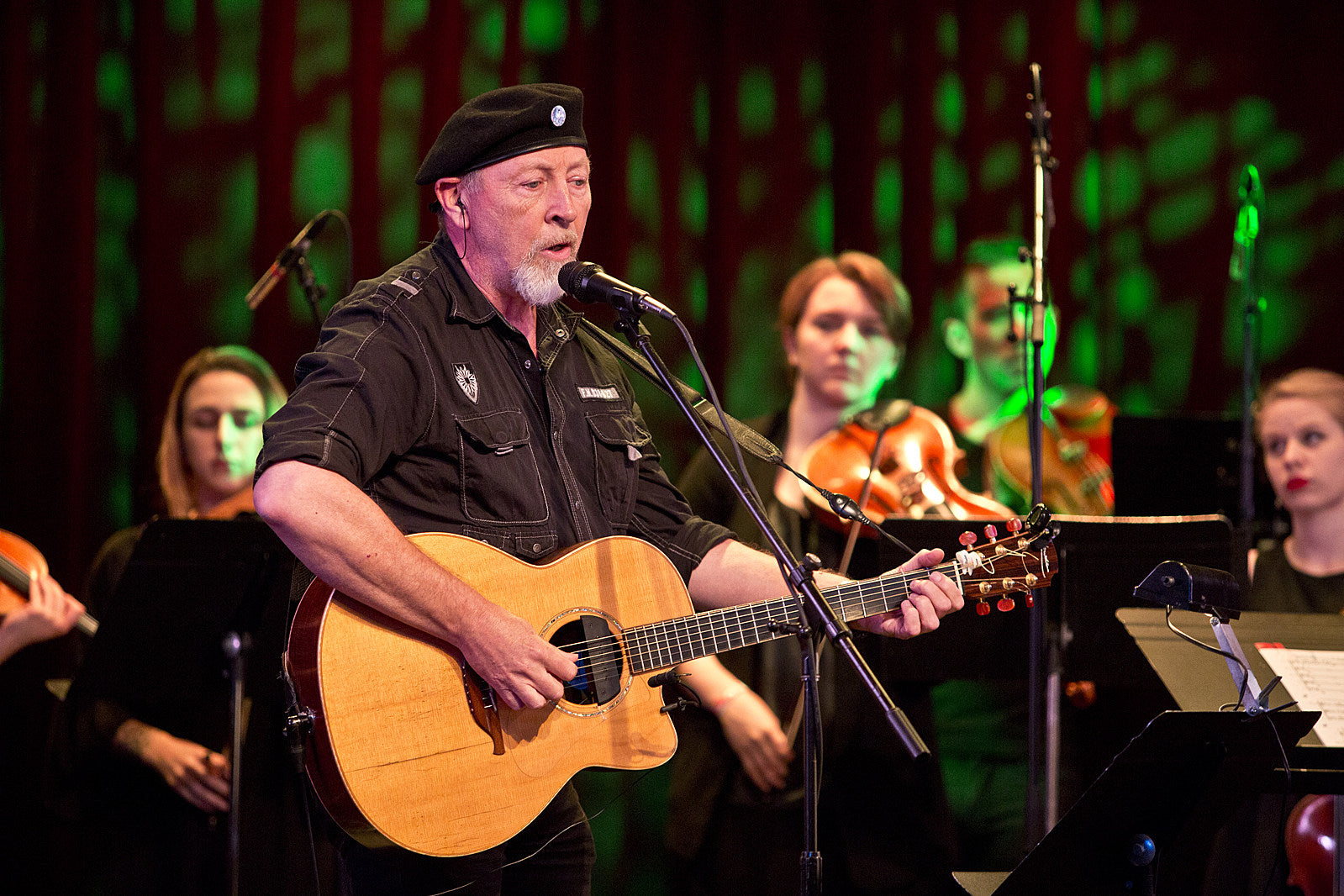 Richard Thompson played Le Poisson Rouge with a string section (pics)