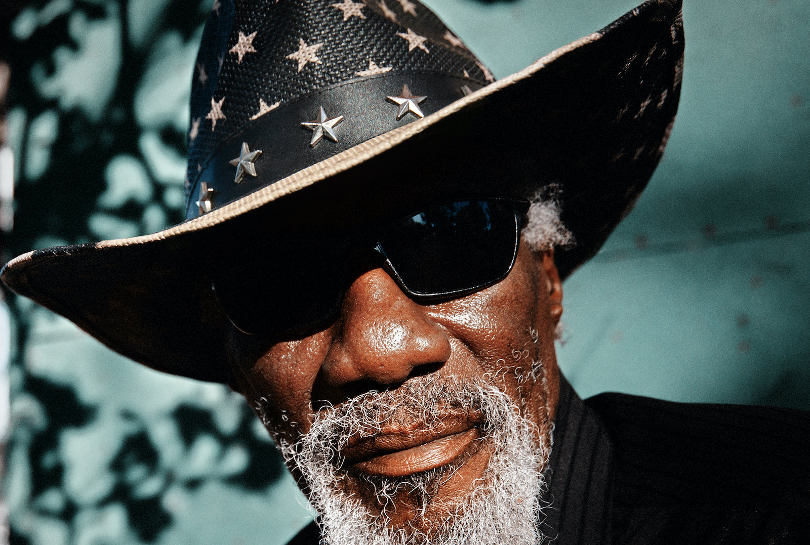 Robert Finley releases “Sneakin’ Around” off Dan Auerbach-produced LP ‘Black Bayou’