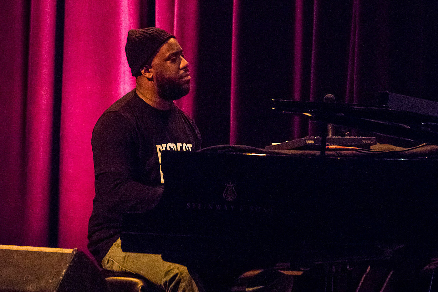 Robert Glasper & his trio played The Met, joined by Common (pics, video)