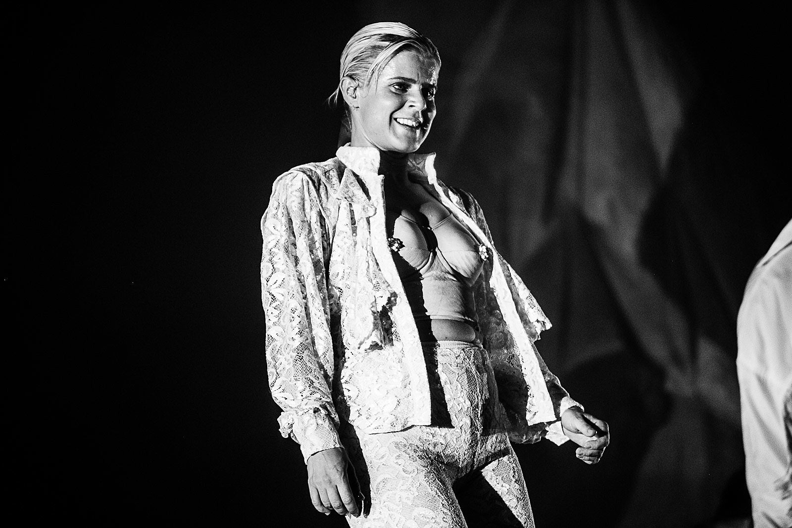 Robyn announces NYE show at Brooklyn Paramount