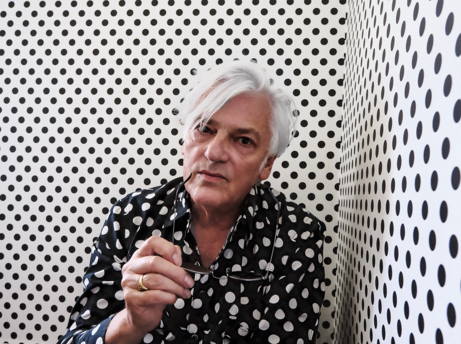 Robyn Hitchcock preps companion LP for memoir ‘1967,’ shares cover of Small Faces’ “Itchycoo Park”