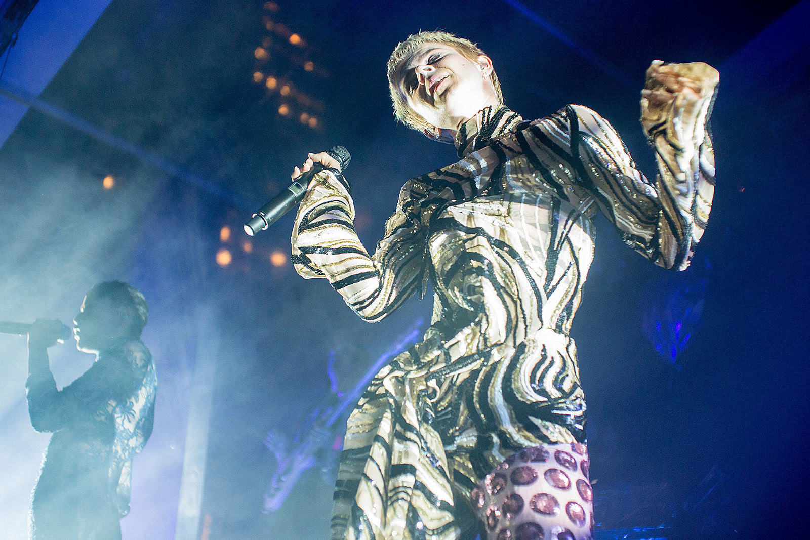 Robyn played MoMA’s Party in the Garden (pics)