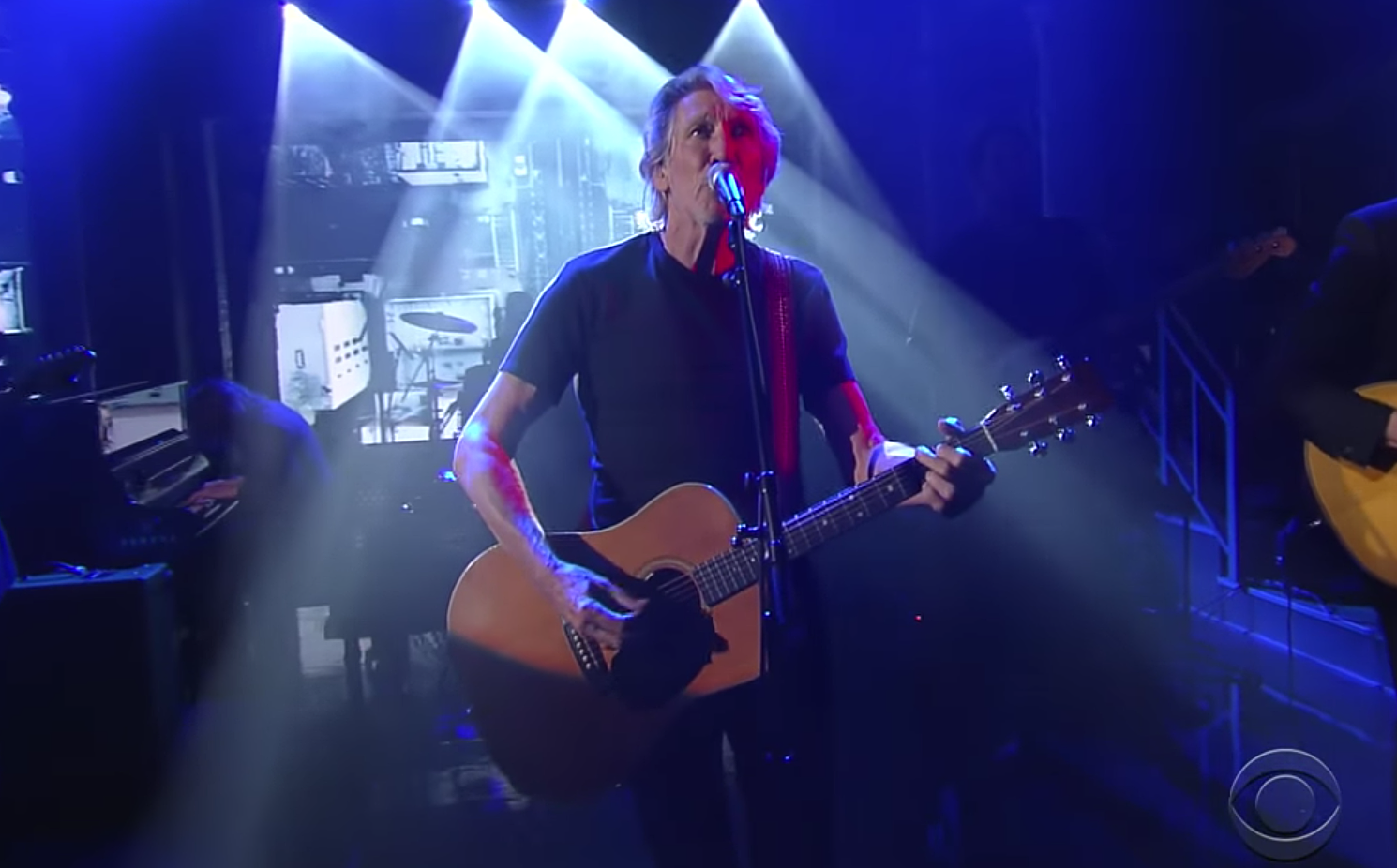 Roger Waters performed “Deja Vu” from new LP on ‘Colbert’ (watch)