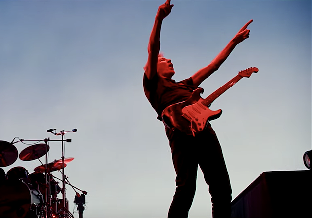 watch an exclusive clip from ‘Roger Waters: Us + Them’ concert film