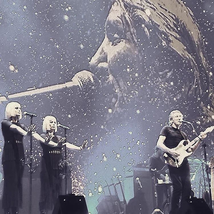 Roger Waters’ “US+Them” tour underway (pics ++ setlists from Kansas City & Louisville)