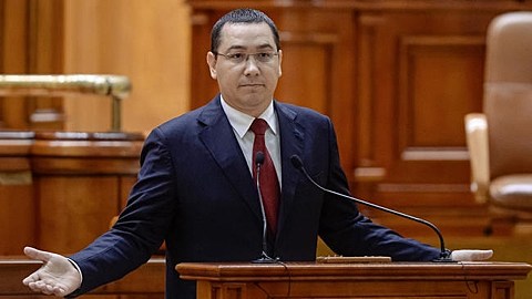 Romanian Prime Minister & other government members resign after nightclub fire; club owners arrested