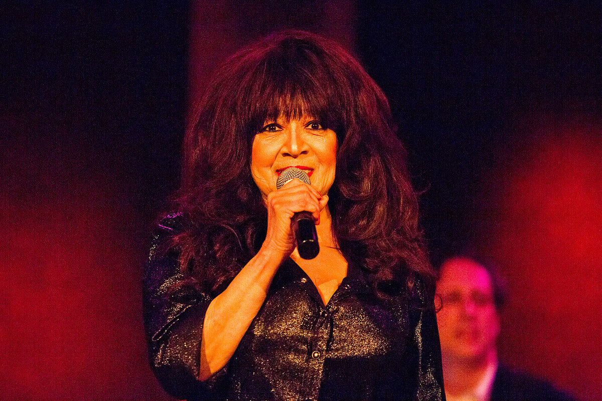 Ronnie Spector played two holiday shows at City Winery (night 1 pics / setlist)