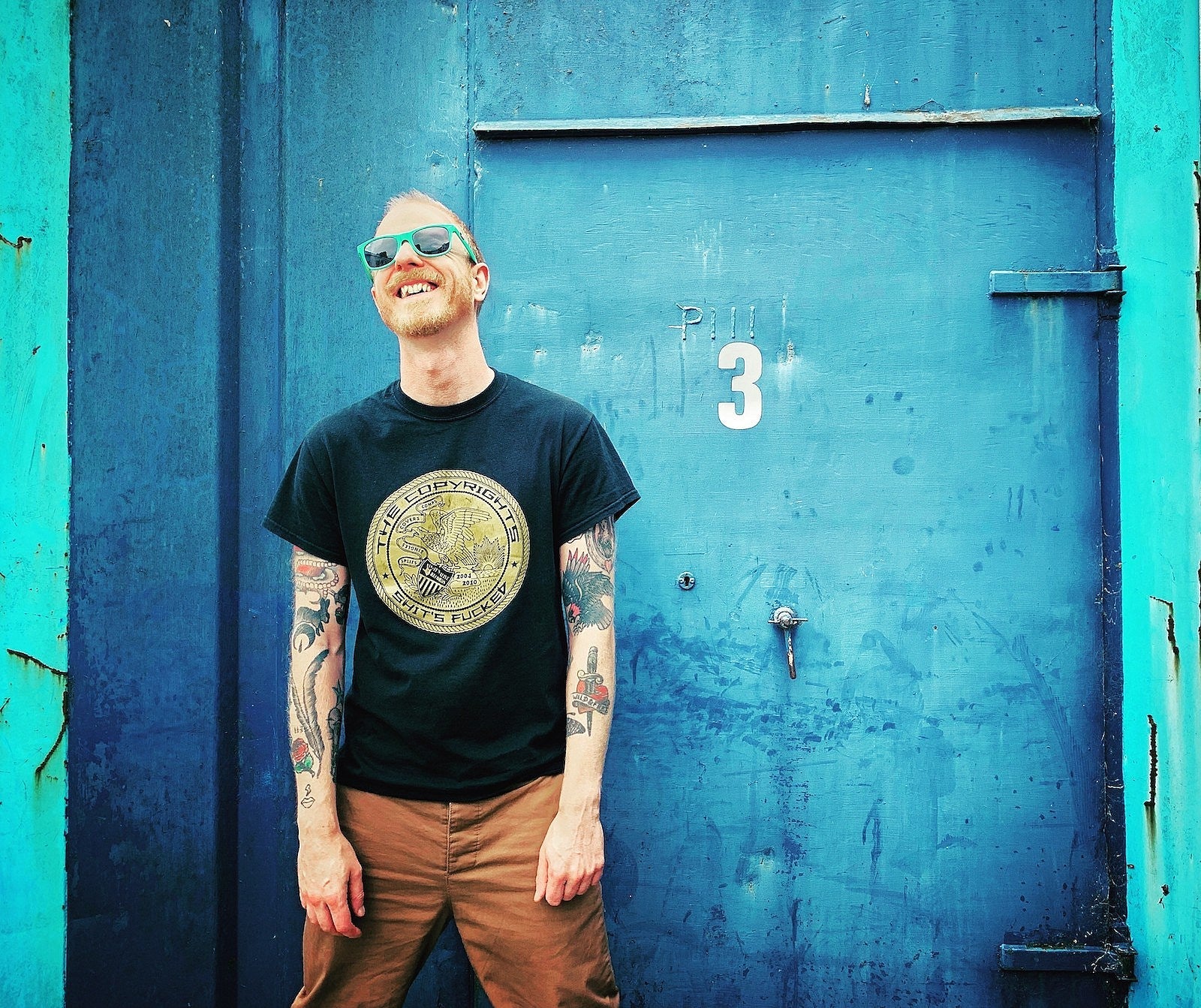 watch UK folk punk Sam Russo’s new video for “The Basement” & stream his new LP