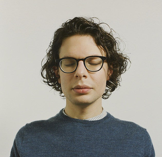 Simon Amstell wrote a memoir, bringing new show “What is This?” to NYC