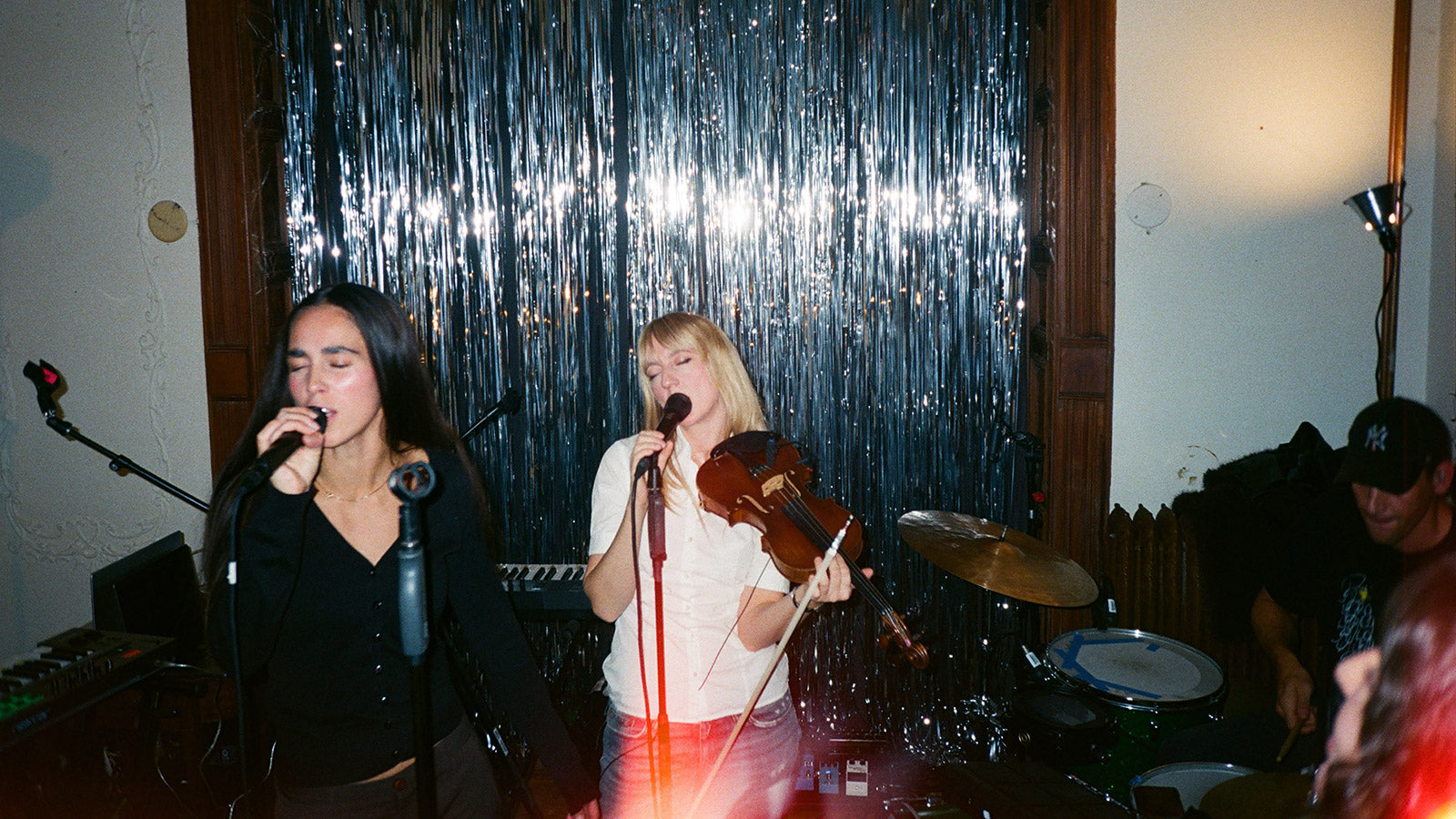 Smerz announce spring North American tour, share “Dreams” live video