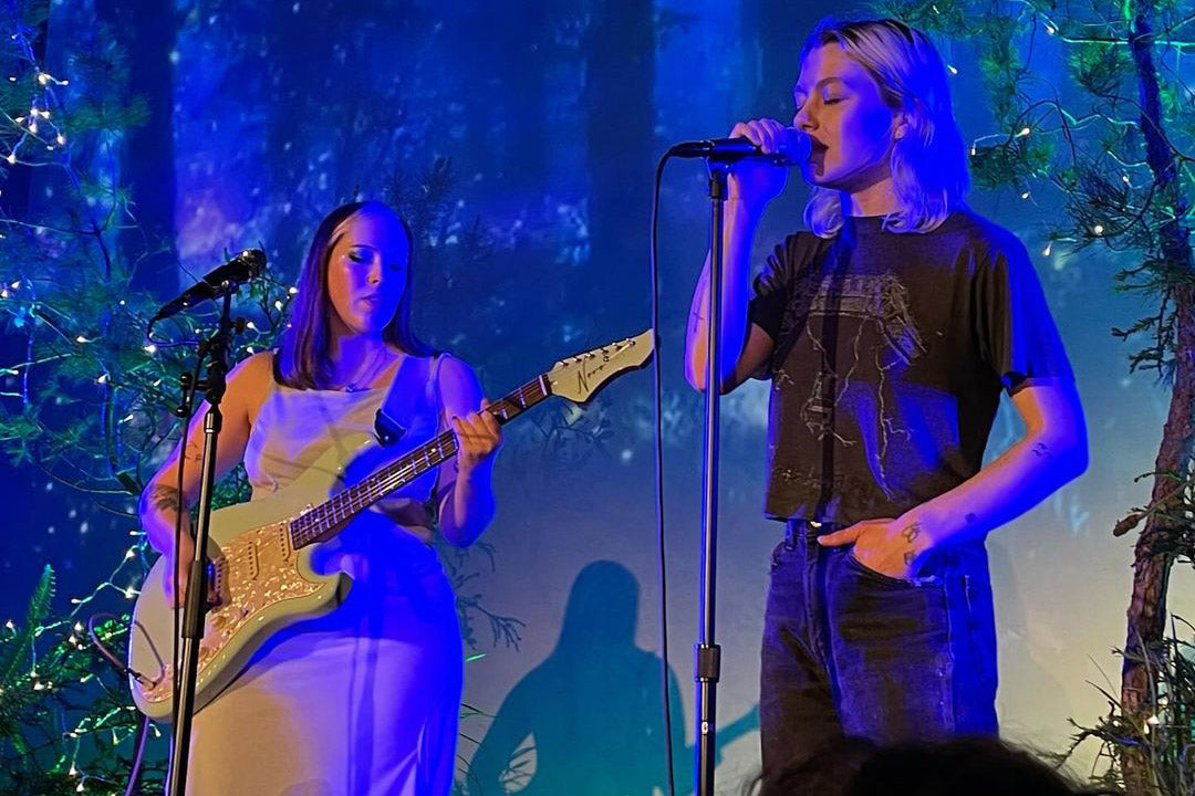 Watch Phoebe Bridgers & Soccer Mommy cover Elliot Smith’s “The Biggest Lie” in LA