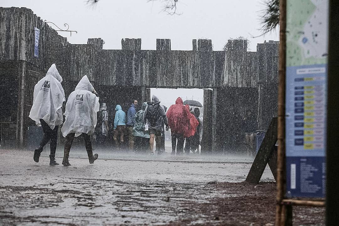 SOS Fest evacuated due to weather but resumed (pics of rain, mud, Young Thug)