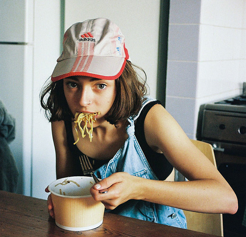 Stella Donnelly shares “Season’s Greetings” video, announces U.S. tour