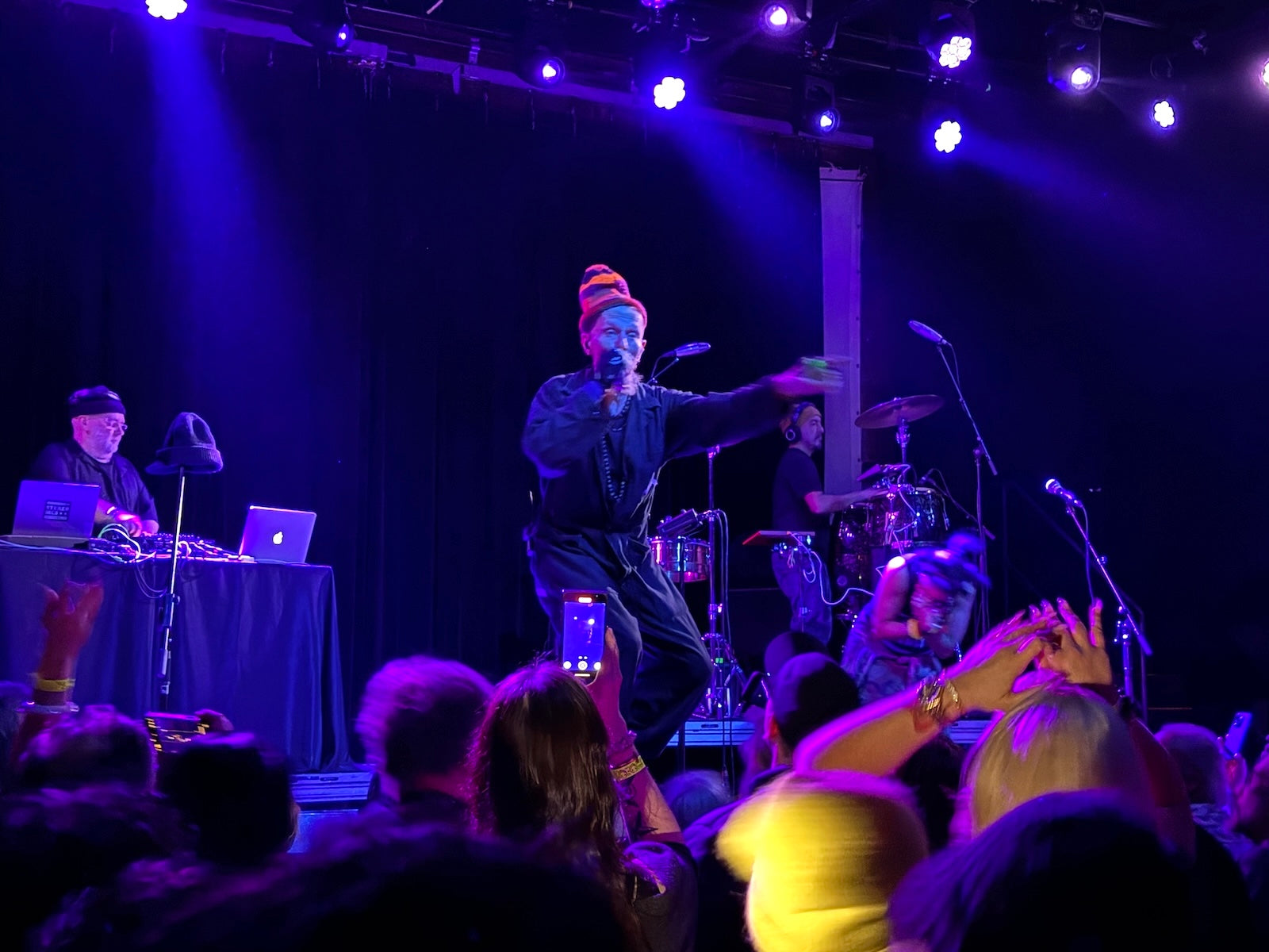 Stereo MC’s brought great vibes and ’90s dance classics to their first NYC show in 24 years (review, video, setlist)