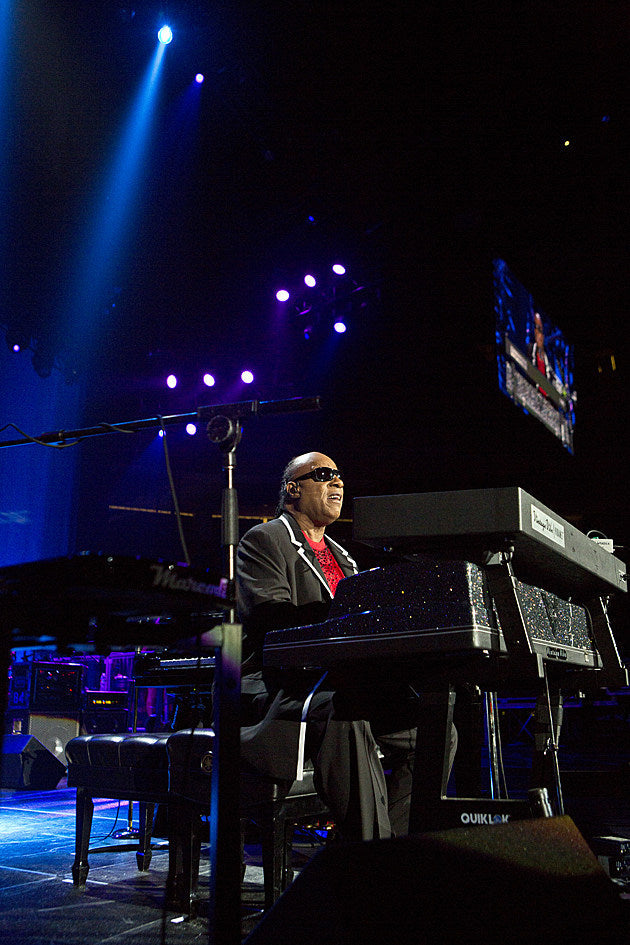Stevie Wonder is vegan, sang car karaoke with James Corden, touring, played the Prudential Center (pics & video)