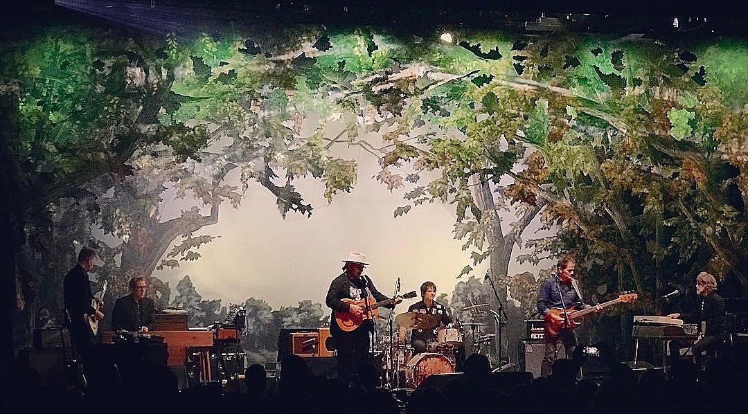 Wilco began their 4-night Beacon Theatre run w/ Joan Shelley (setlists, night 2 pics)