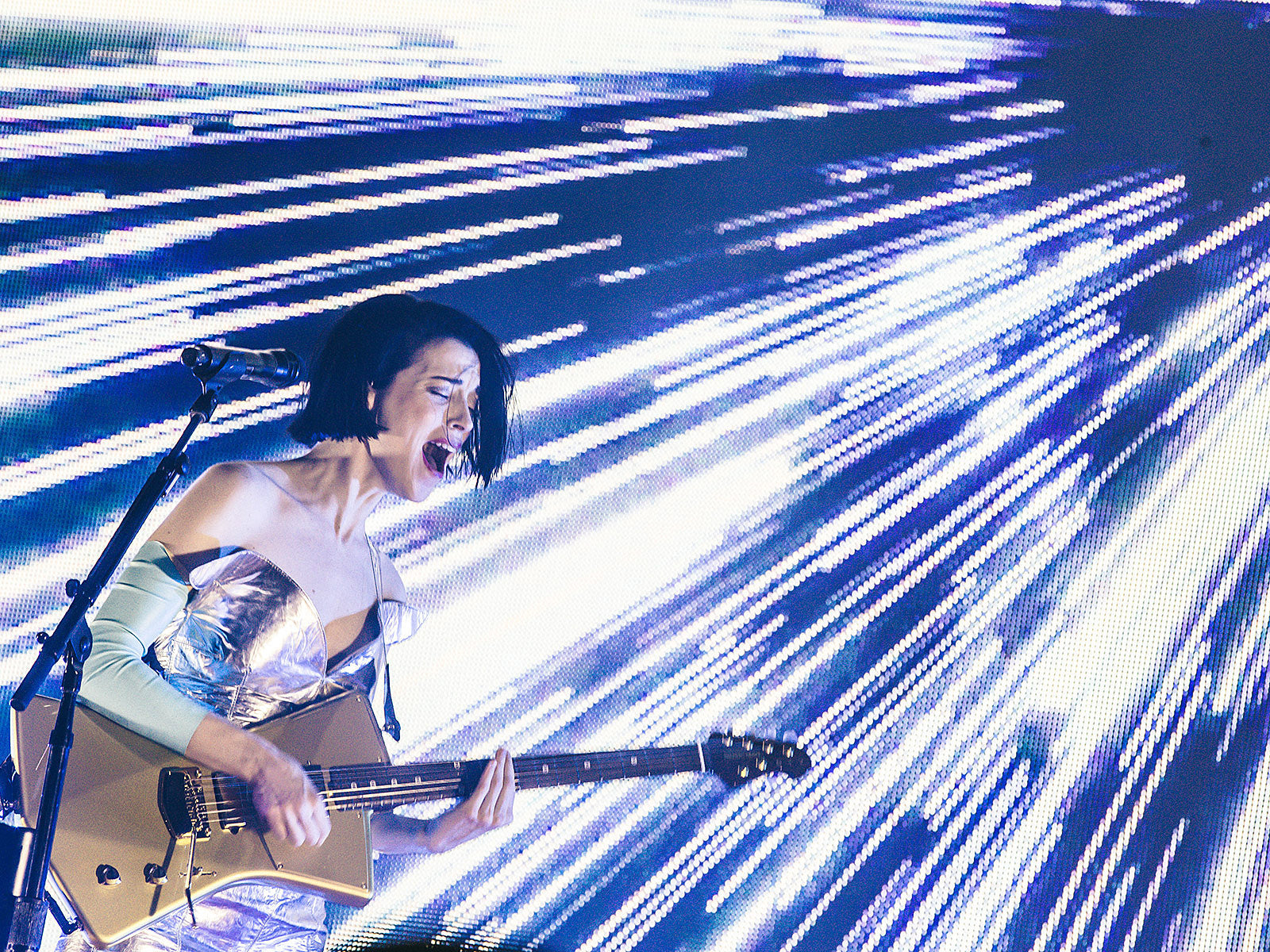 St. Vincent’s theatrical ‘MASSEDUCTION’ live show hit Kings Theatre (pics, review)