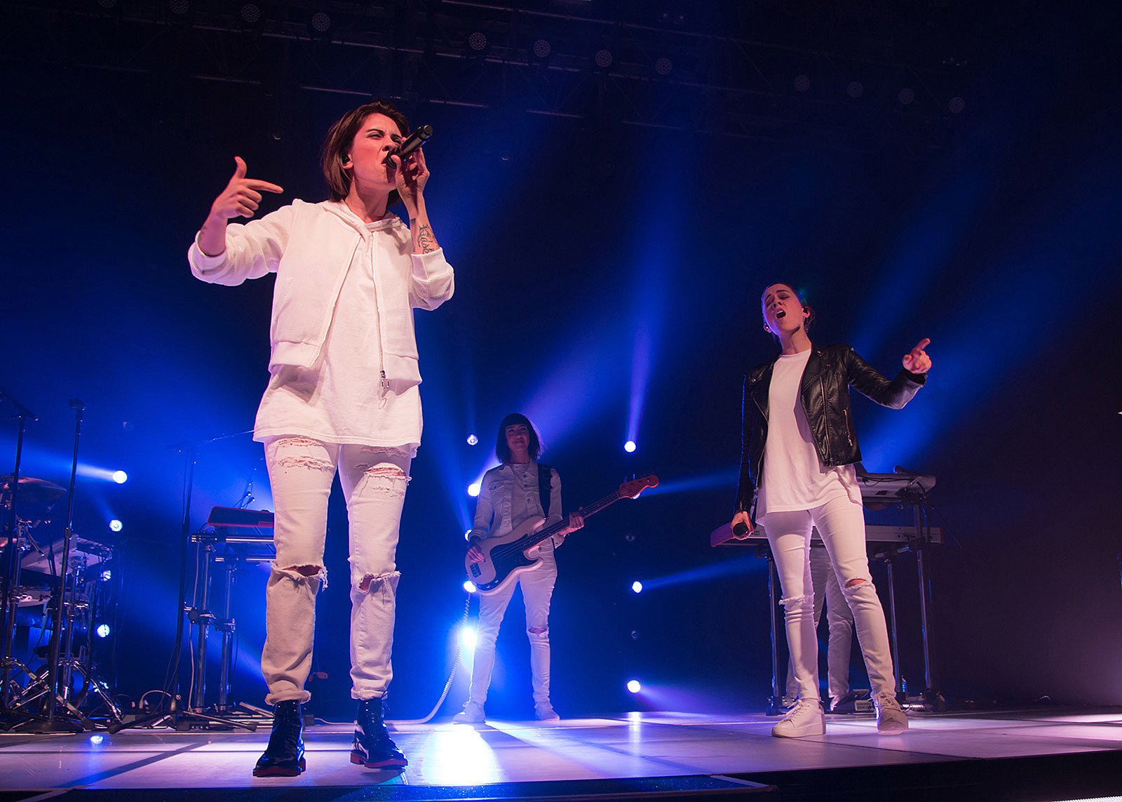 Tegan & Sara and Torres on tour, played Chicago (pics, setlist, updated dates)