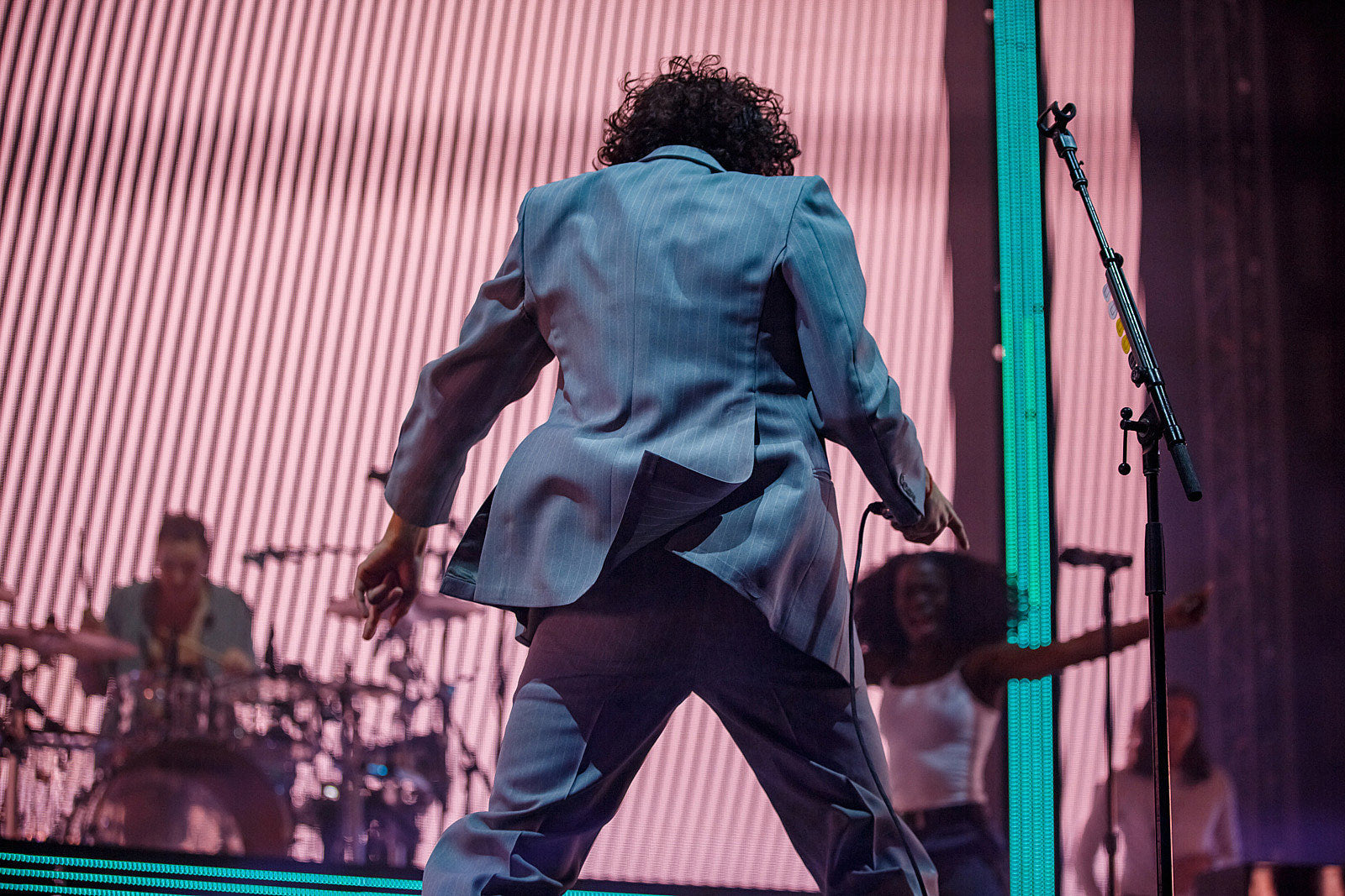 The 1975’s Matty Healy kisses male fan on stage in protest of Dubai’s anti-LGBT laws