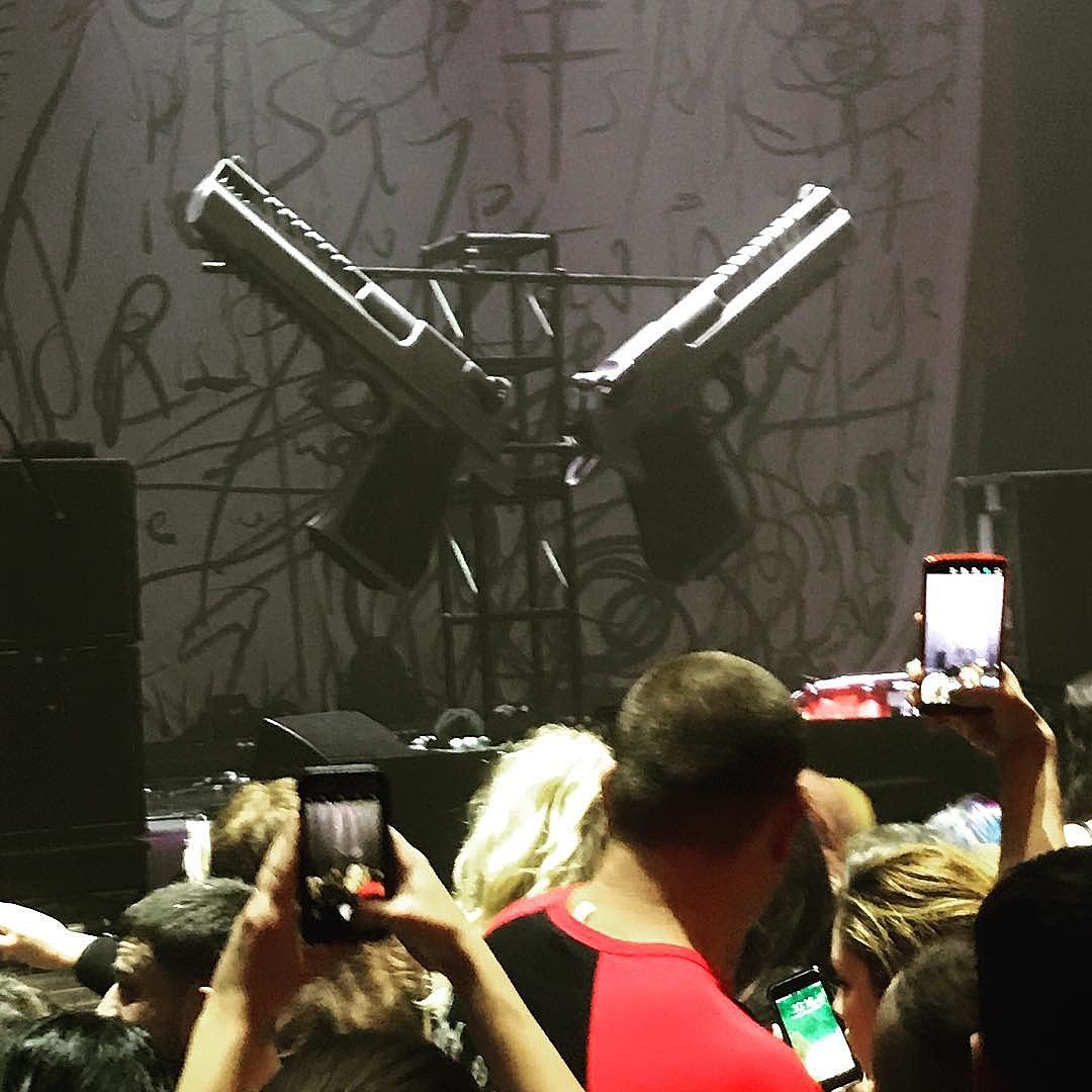 Marilyn Manson injured on stage, NYC show cut short