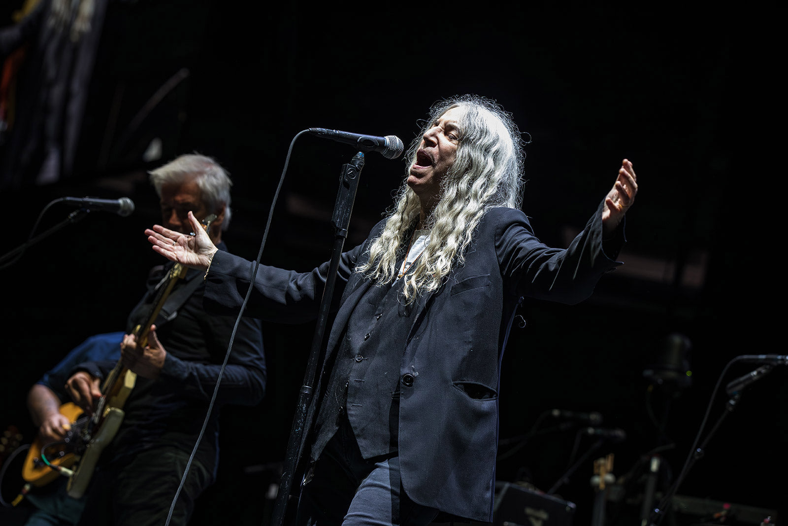Patti Smith cancels Bologna show due to “sudden illness,” discharged from hospital “in good health”