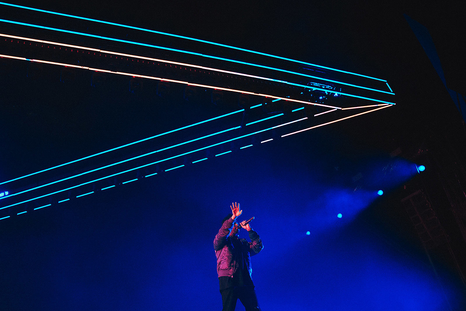 The Weeknd playing Icons Party in NYC & VMAS, played Osheaga & OVO wiith Drake (pics, video)