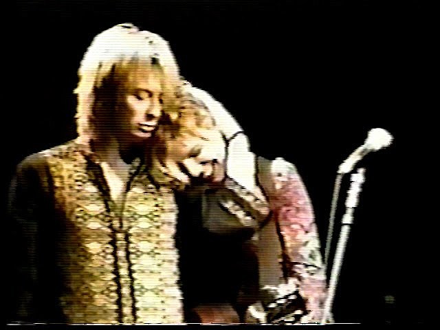 watch Thom Yorke & Tanya Donelly play (un)together in 1993, when Radiohead toured w/ Belly
