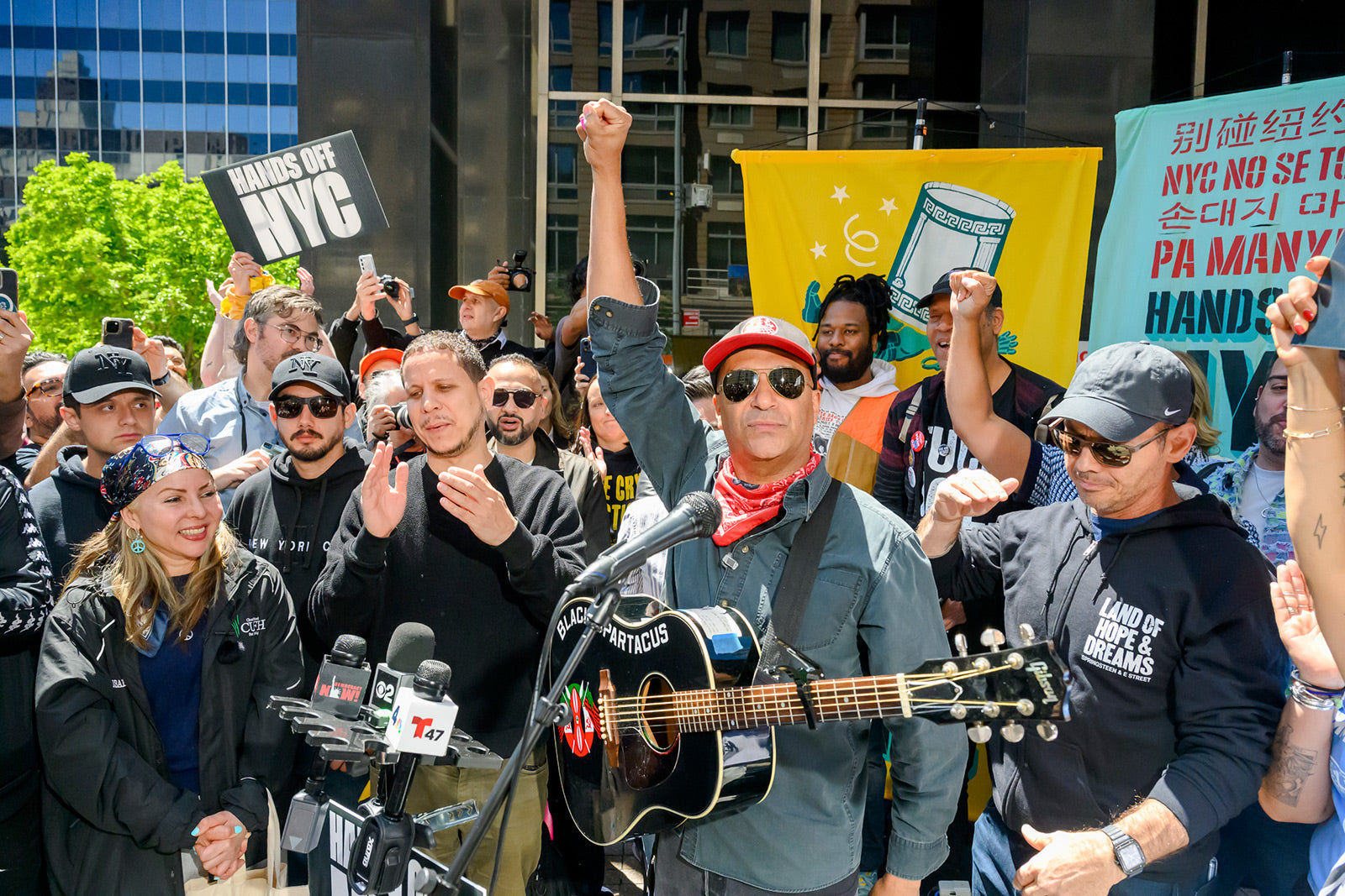Watch Tom Morello (Rage Against the Machine) rally against ICE in NYC ++ pics