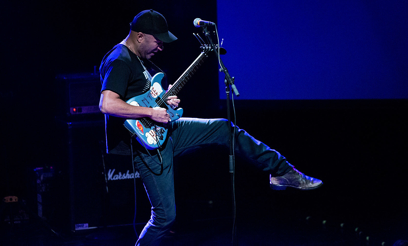 Tom Morello throws a selfie-taking fan’s phone into the crowd (watch)