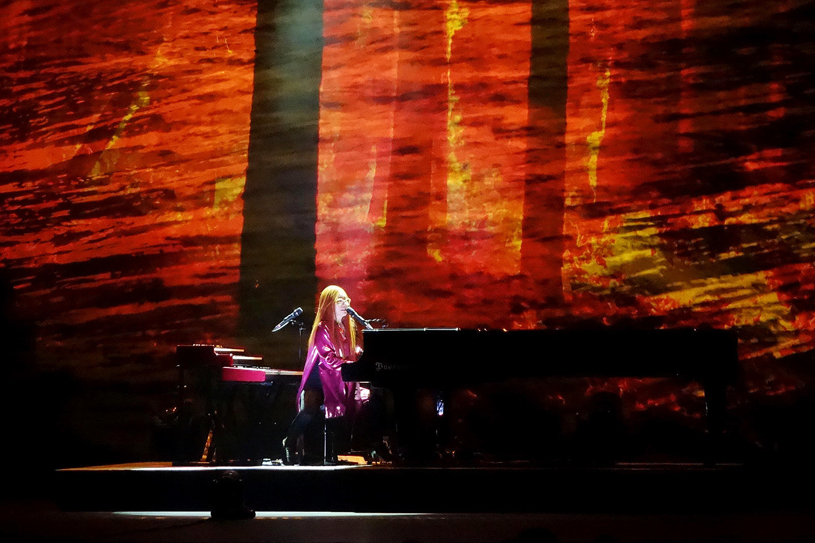 Tori Amos returned to Beacon Theatre (night 1 review, videos, setlist)