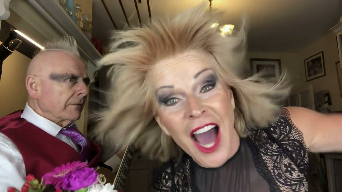 Toyah & Robert Fripp kicked off their Sunday Lunch Rock Party Tour (setlist), revist “White Wedding”