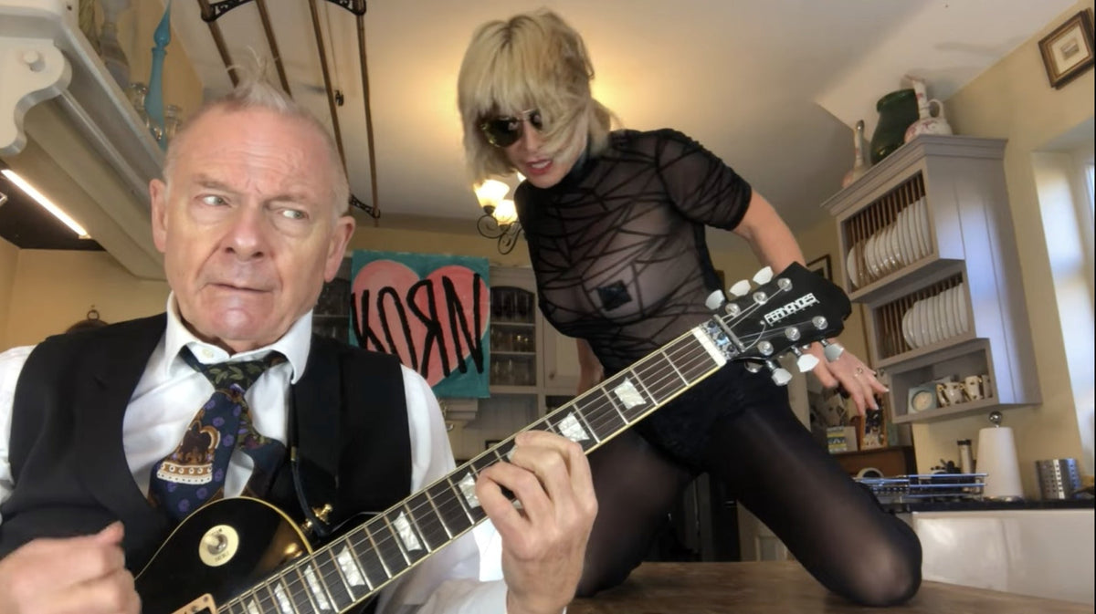 Watch Toyah & Robert Fripp revisit Korn’s “Blind” ++ Glastonbury setlist & video