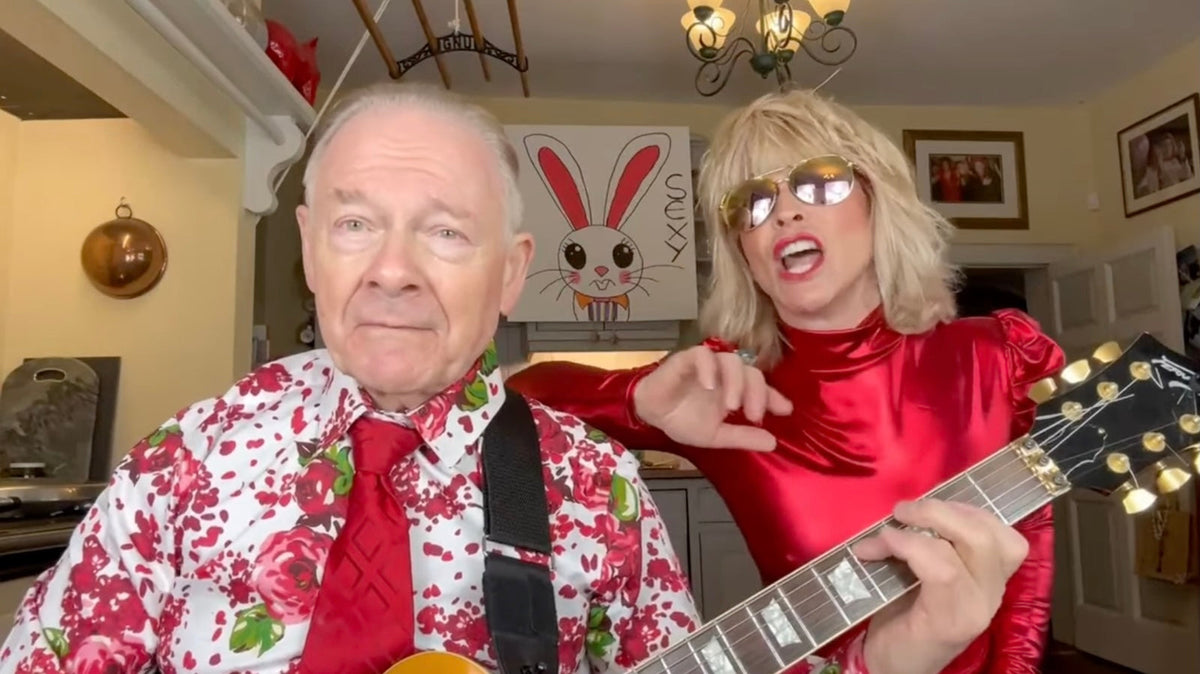 Watch Toyah & Robert Fripp cover Rod Stewart’s “Do Ya Think I’m Sexy?”