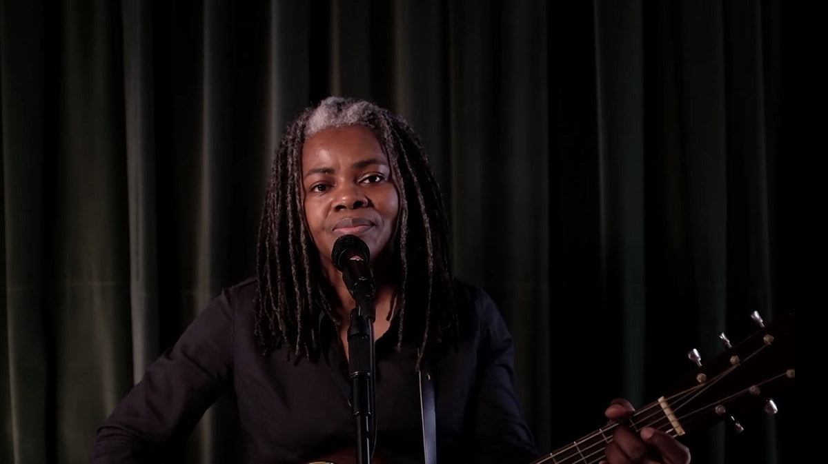 Tracy Chapman played “Talkin’ ‘Bout A Revolution” on Seth Meyers, says “go vote” (watch)