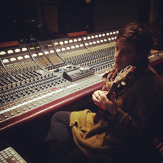 tUnE-yArDs announces tour, posts update from studio